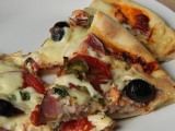 Rychlá pizza domácí sýrová a chorizo recept