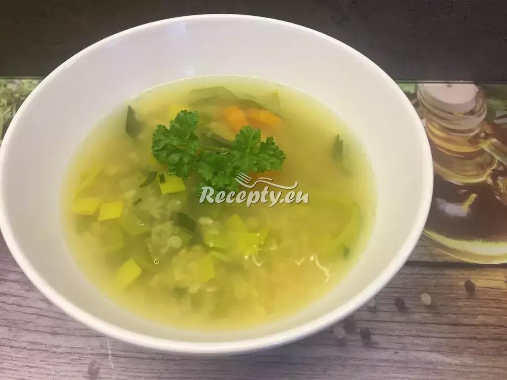 Zeleninová polévka s krupicí a vejcem recept  polévky