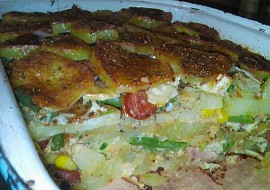 Zapečené brambory s klobásou a zeleninou recept