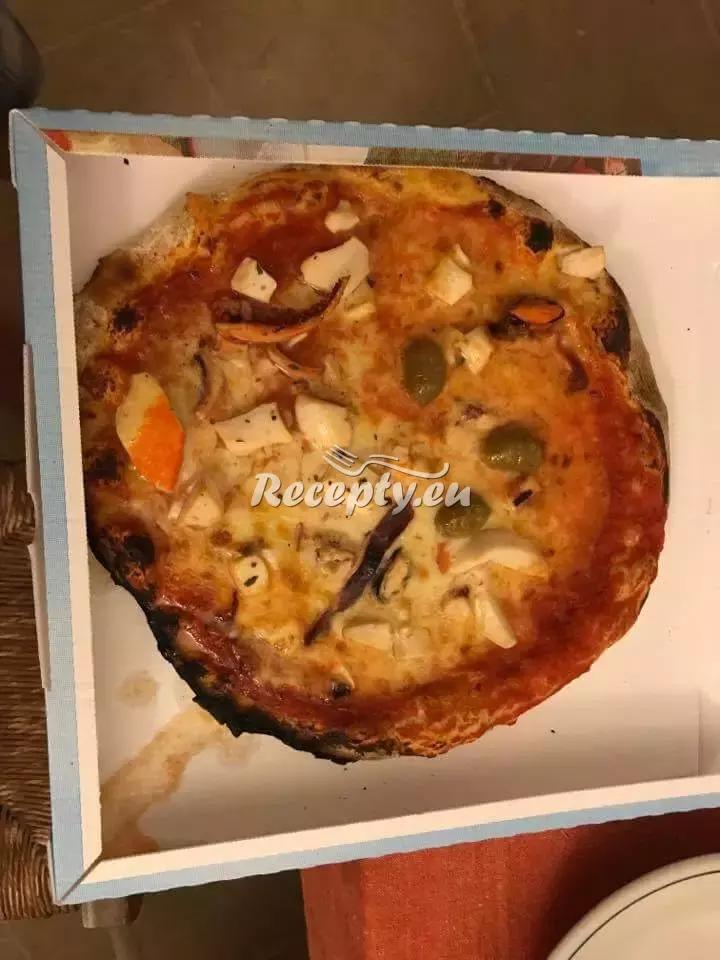Pizza s brambůrky, rozmarýnem a mozzarellou recept  pizza ...