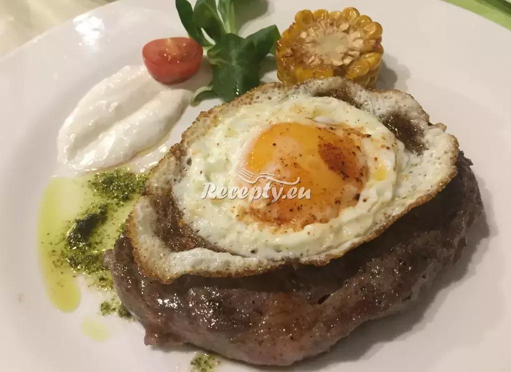 Rump steak na bylinkách s vejcem recept  hovězí maso