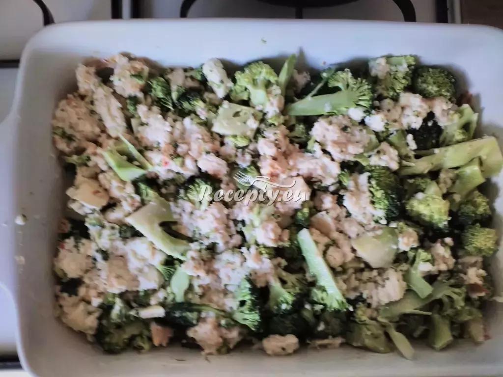 Krůtí brokolicová roláda recept  drůbeží maso