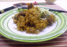 Wok  cibulová rýže s kuřecím masem pěti vůní recept