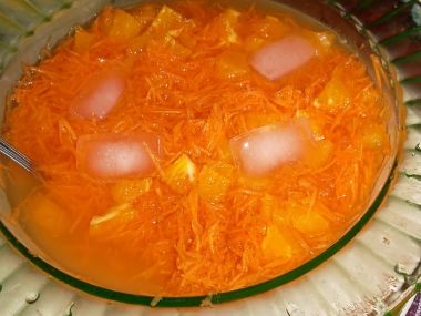 Mrkvový salát s pomerančem a ananasem