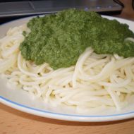Špagety se špenátem a zakysanou smetanou recept