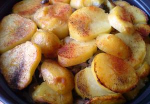 Zapečené brambory s brokolicí a smetanou