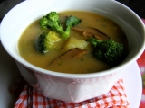Bramborovo-brokolicová polévka s houbami recept