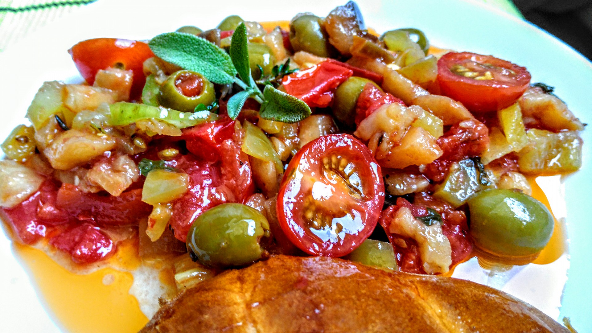 Lilková salsa s rajčaty a koriandrem recept