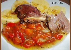 Krůtí maso na červené zelenině s tymiánem recept