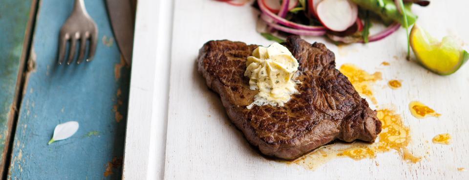 Salát s limetkovým dresinkem a šťavnatým steakem