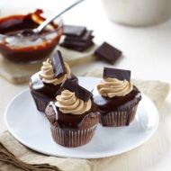 Čokoládové cupcakes s karamelovým krémem recept