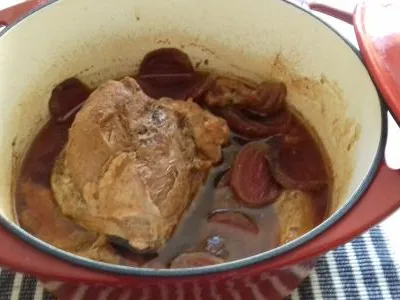 Pečená vepřová plec s červenou řepou