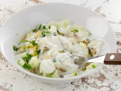Tzaziki s bramborami jako salát