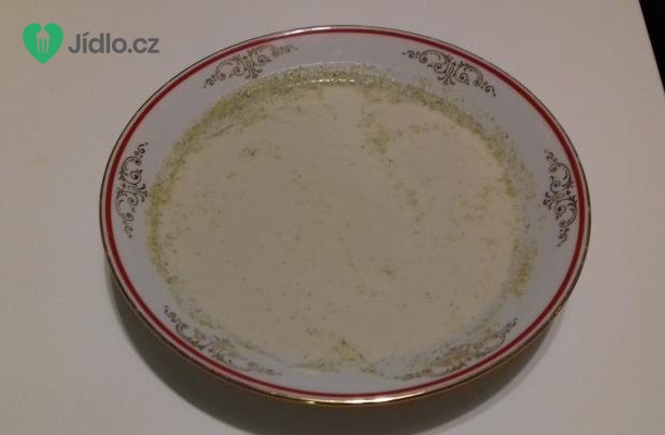 Brokolicová polévka se smetanou a chlebovými krutonky recept