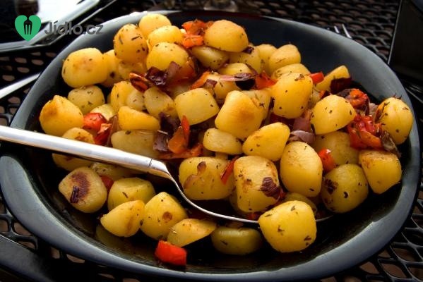 Dušené brambory s paprikou recept