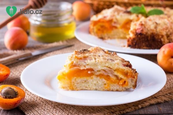 Meruňkový koláč s mandlemi recept