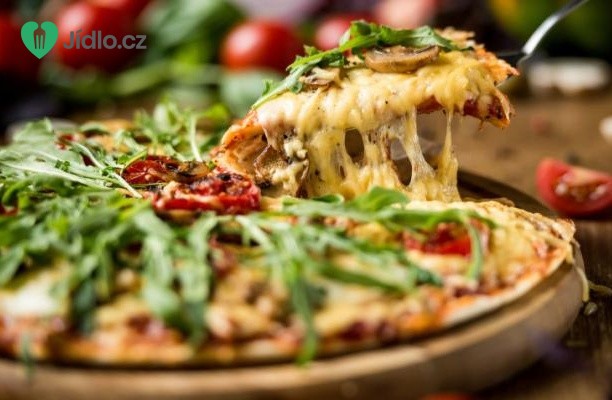 Pizza s houbami, chřestem a čtyřmi druhy sýra recept