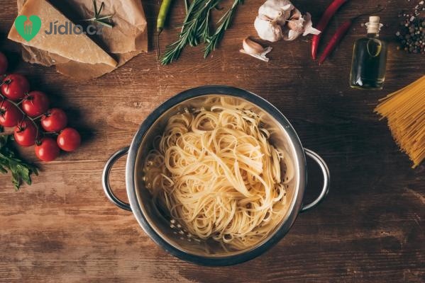 Špagety se smetanovou omáčkou se zeleninou recept