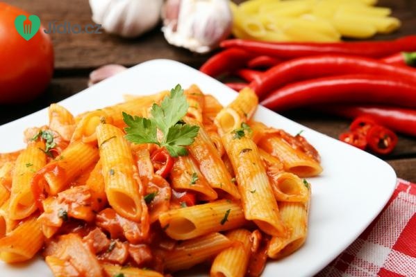 Těstoviny v omáčce z rajčat a papriky recept