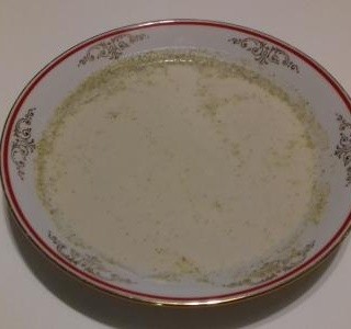 Brokolicová polévka se smetanou a chlebovými krutonky