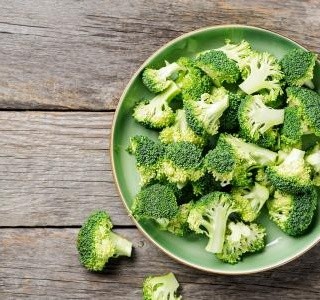 Brokolicový salát se šunkou
