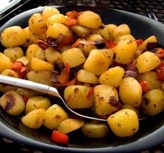 Dušené brambory s paprikou recept