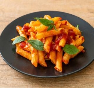Italské těstoviny s rajčatovou omáčkou