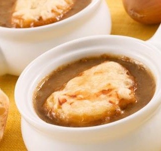 Klasická francouzská cibulová polévka recept