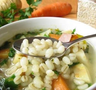 Kroupová polévka se zeleninou