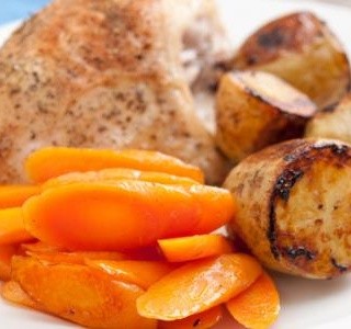 Kuřecí prsa s brambory a mrkví