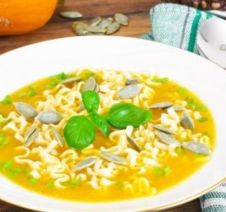 Recept Letní dýňová polévka s těstovinami a parmezánem