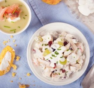 Letní salát s jogurtovým dresinkem recept