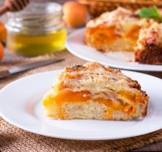 Meruňkový koláč s mandlemi