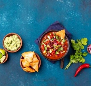 Mexická fazolová polévka s tortillou a avokádem recept