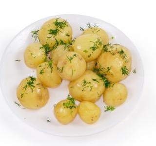 Nové brambory s máslem a okurkovým salátem
