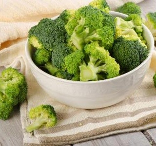 Pečené brokolicové noky se sýrem
