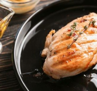 Pikantní  kuřecí maso s broskvovou marinádou recept