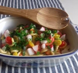 Pikantní těstovinový salát recept