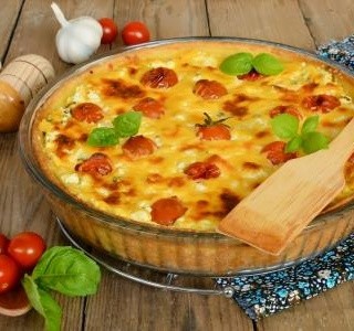 Slaný koláč s kozím sýrem a rajčaty recept