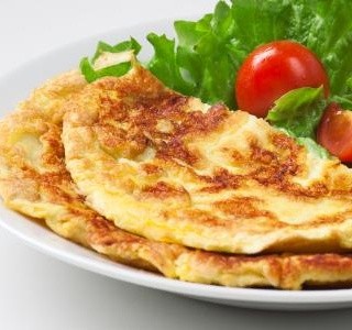 Zelná omeleta s cuketou