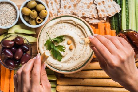 Hummus: pomazánka z cizrny, kterou prověřily věky