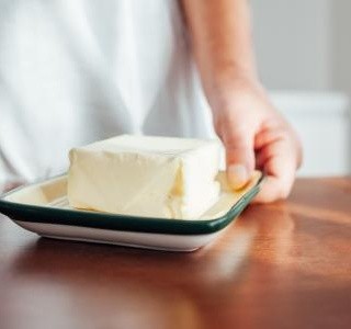 Jak si doma vyrobit máslo