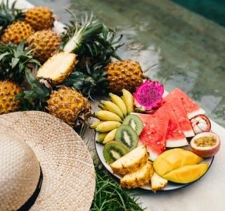 Zchlaďte se v tropických letních dnech ochlazujícími jin potravinami…